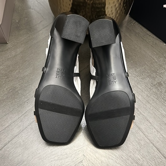 NATURALIZER Tiff Ankle Strap Sandals (WIDE) - Picture 4 of 9